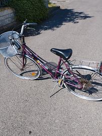 bicicletta donna anni 90 a doppia canna con cestin