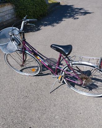 bicicletta donna anni 90 a doppia canna con cestin