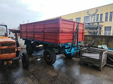 Rimorchio ribaltabile trilaterale 4x2