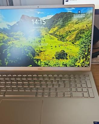 Dell Inspiron 5502 - 15.6  i7-1165G7 32GB RAM