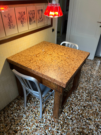 Tavolo Vintage in Legno con Piano in Marmo