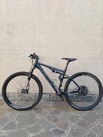 Mountain bike bi-ammortizzata cube