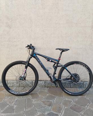 Mountain bike bi-ammortizzata cube