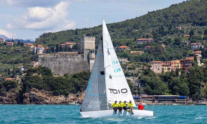 J24 da regata ITA 438 Rabbit
