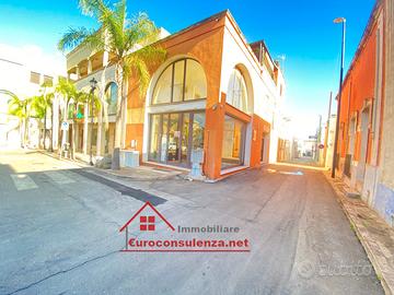 Locale commerciale a Racale in Piazza Addolorata