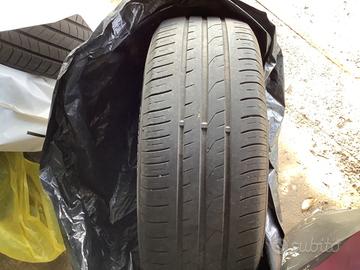 Gomme auto 205/60R16