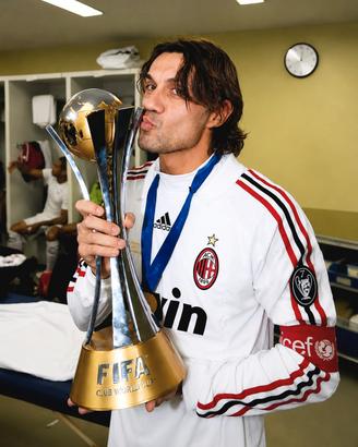 Fotografia Milan Maldini con il trofeo Fifa world 