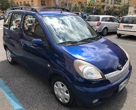 TOYOTA Yaris - 2000
