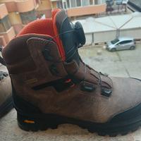 scarpone trekking ....in goretex vibram