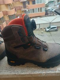 scarpone trekking ....in goretex vibram