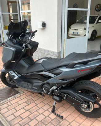 T MAX 560 …BLACK MAX ….9000 KM….2021