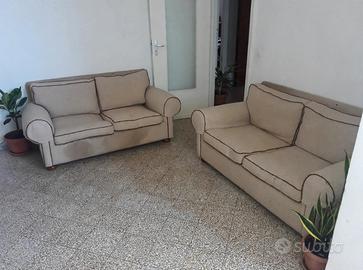 Due divani a 2 posti 