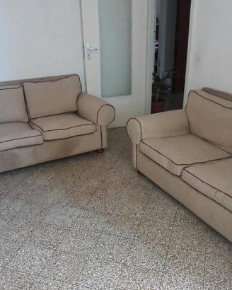 Due divani a 2 posti 