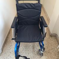 Carrozzina pieghevole per disabili