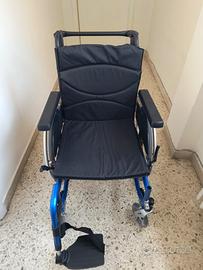 Carrozzina pieghevole per disabili