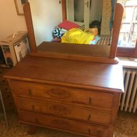Mobile in legno massello