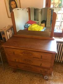 Mobile in legno massello