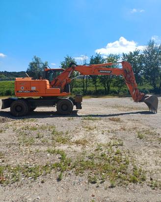 Escavatore gommato Doosan dx 140w