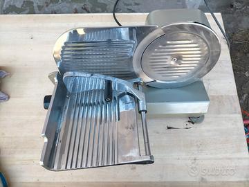 Affettatrice vintage, perfettamente funzionante