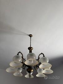 lampadario classico in ottone e vetro satinato
