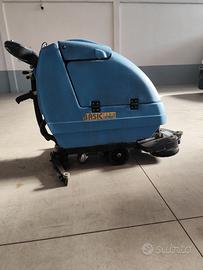 Lavapavimenti industriale,motorizzata a batteria..