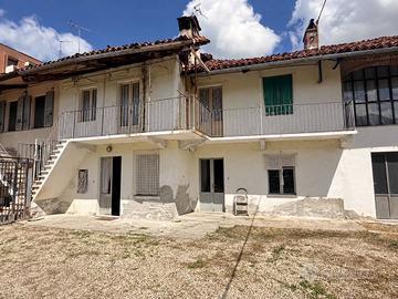 Rustico / Casale di 200 m² con 4 locali a Racconig