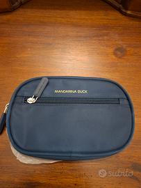 pochette Mandarina duck
