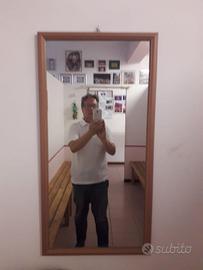 Specchi grandi con cornice in legno