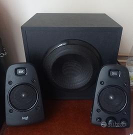 Cassa con altoparlanti 