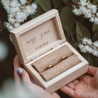 Cofanetto porta fedi in legno con nomi sposi