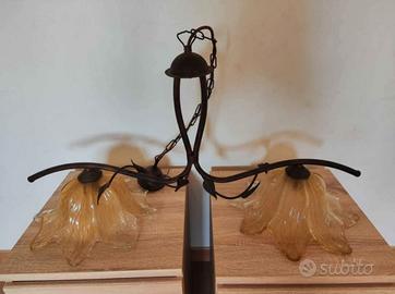 Lampadario  in ferro battuto con vetri ambra