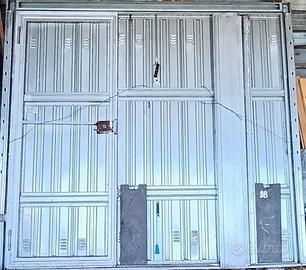Porta basculante per garage o box. 