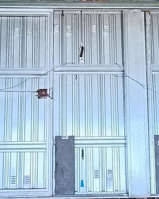 Porta basculante per garage o box. 