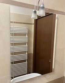 Specchio con luce integrata