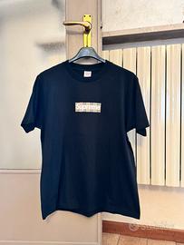T-shirt supreme