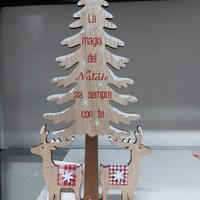 albero in legno con scritta 