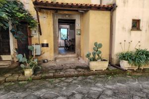 Cottage a calcata vecchia (VT)