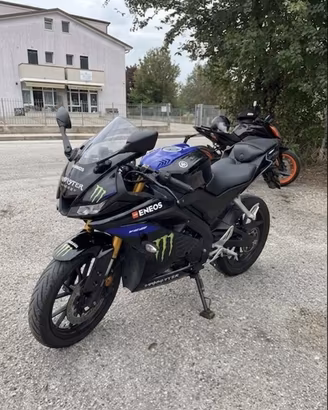 Yamaha YZF-R125 monster energy