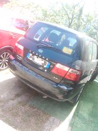 Kia carens