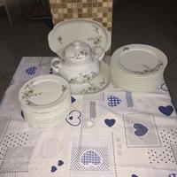 servizio di piatti antichi
