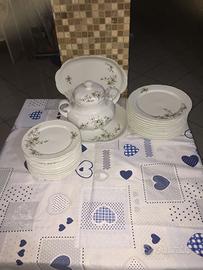 servizio di piatti antichi