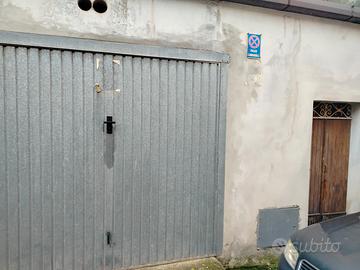 Garage più magazzino