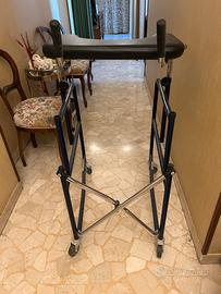 Girello desk per anziani