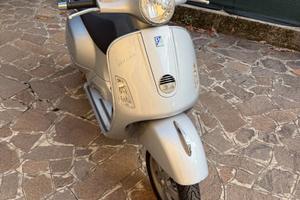 Piaggio Vespa 250 GTS - 2025