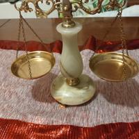 bilancia in alabastro 