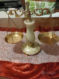 bilancia in alabastro 