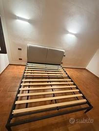 Letto matrimoniale con testata imbottita