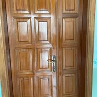 Portone in legno massello