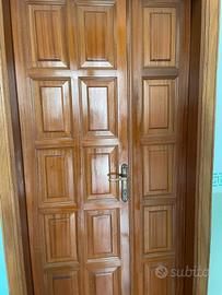 Portone in legno massello