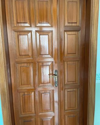 Portone in legno massello